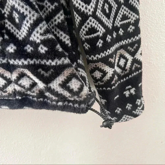 Eddie Bauer Black and White Mock Neck Pullover - Picture 6 of 6